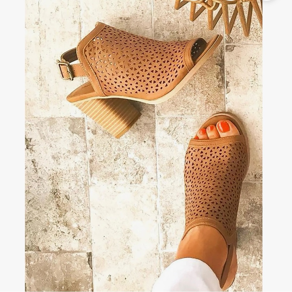 Universal Thread Milliana slingback cut-out bootie sandal tan heel Target EUC -7 - Picture 3 of 16